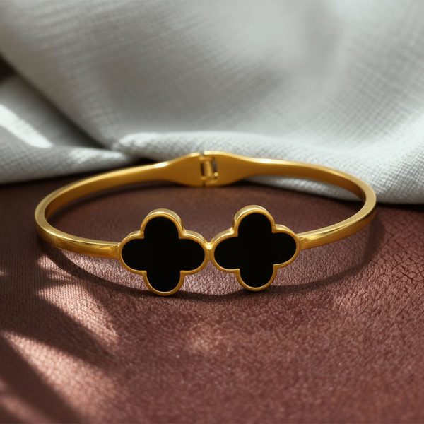 Noir Clover Bracelet